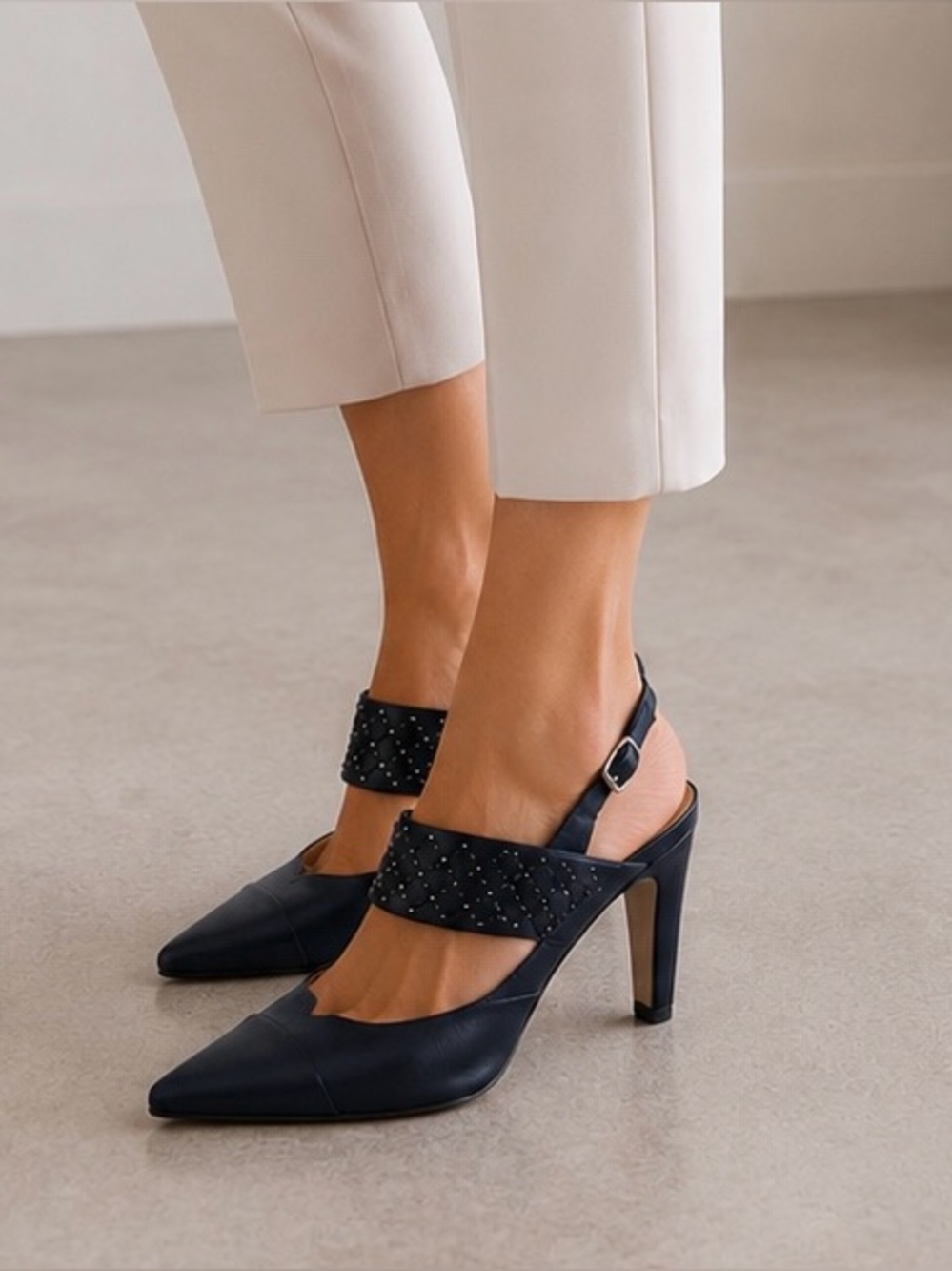 France Mode Navy Blue Heels with Pointed Toe and Slingback Women’s 37.5 Leather